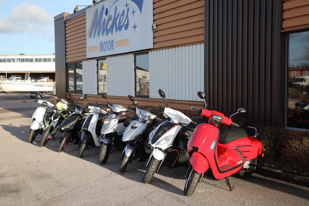 MotoCR är det nya PGO/TGB med nya motorer som klarar de nya, miljövänligare Euro 4-kraven som nu även omfattar mopeder från 2020 års modeller. Det innebär driftsäkra och rena 4-taktsmotorer eller eldrift.
